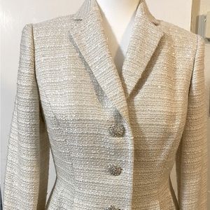 Albert Nipon Formal Suit, size 6, New, fully lined, side split skirt